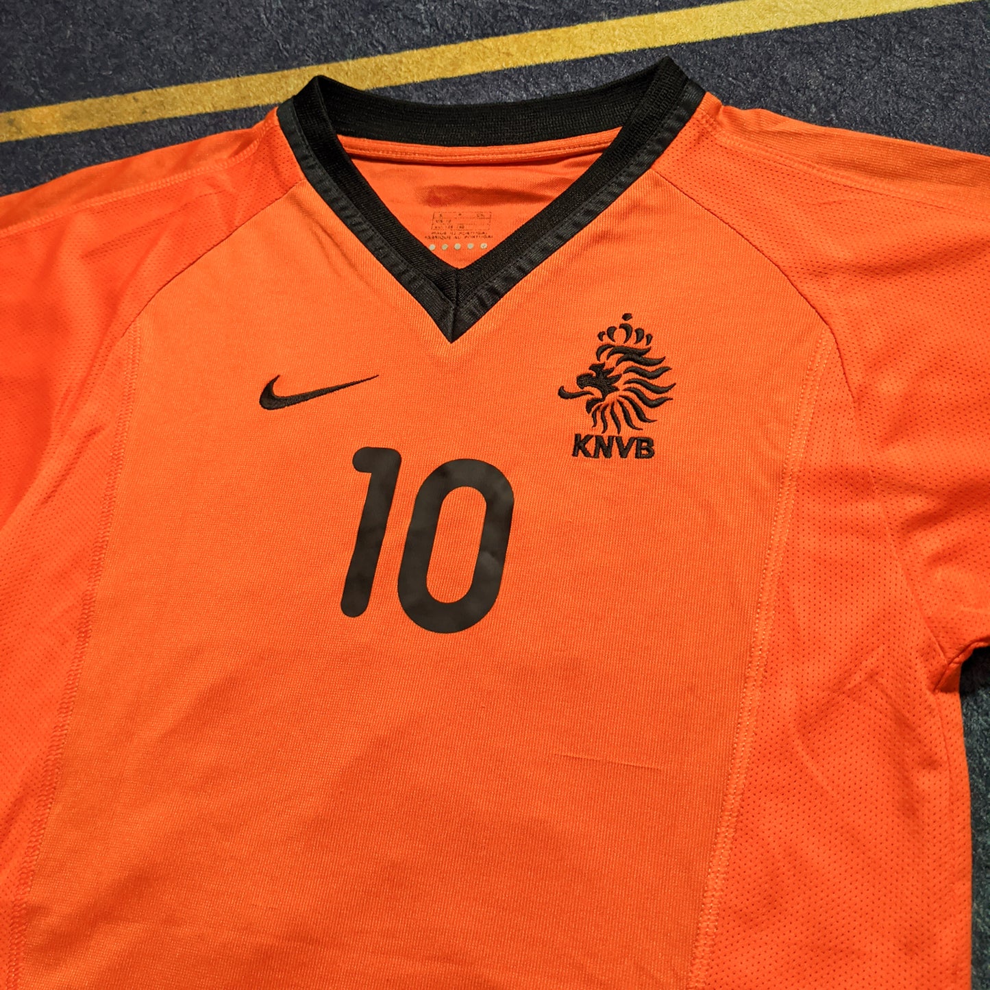 Original Netherlands 2000/02 Home - Bergkamp #10 Size S Boys (6-8 Years)