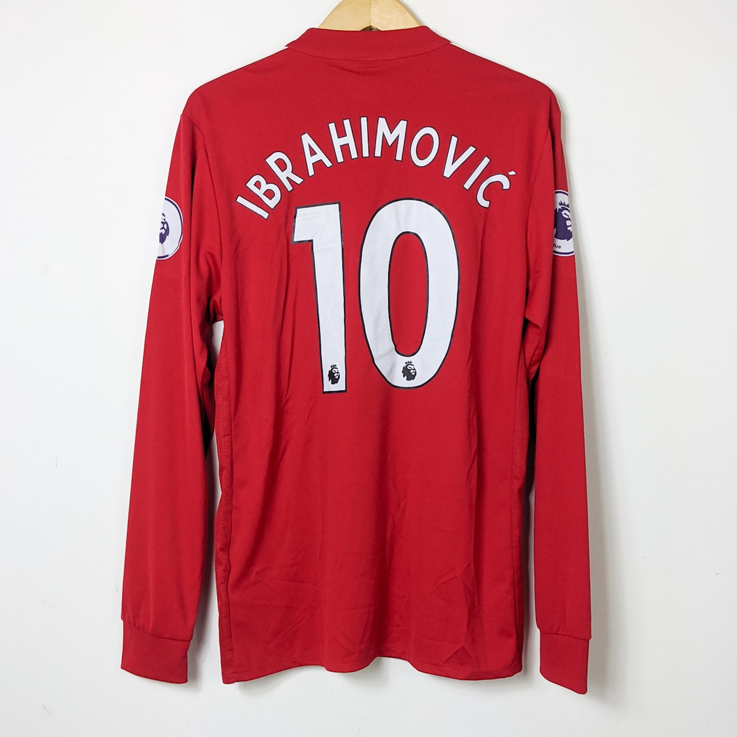 Original Manchester United 2017/18 Home - Ibrahimovic #10 Size M (Long Sleeve)