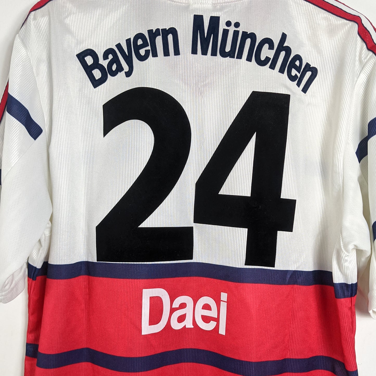 Original Bayern Munich 1998/99 Away - Daei #24 Size L