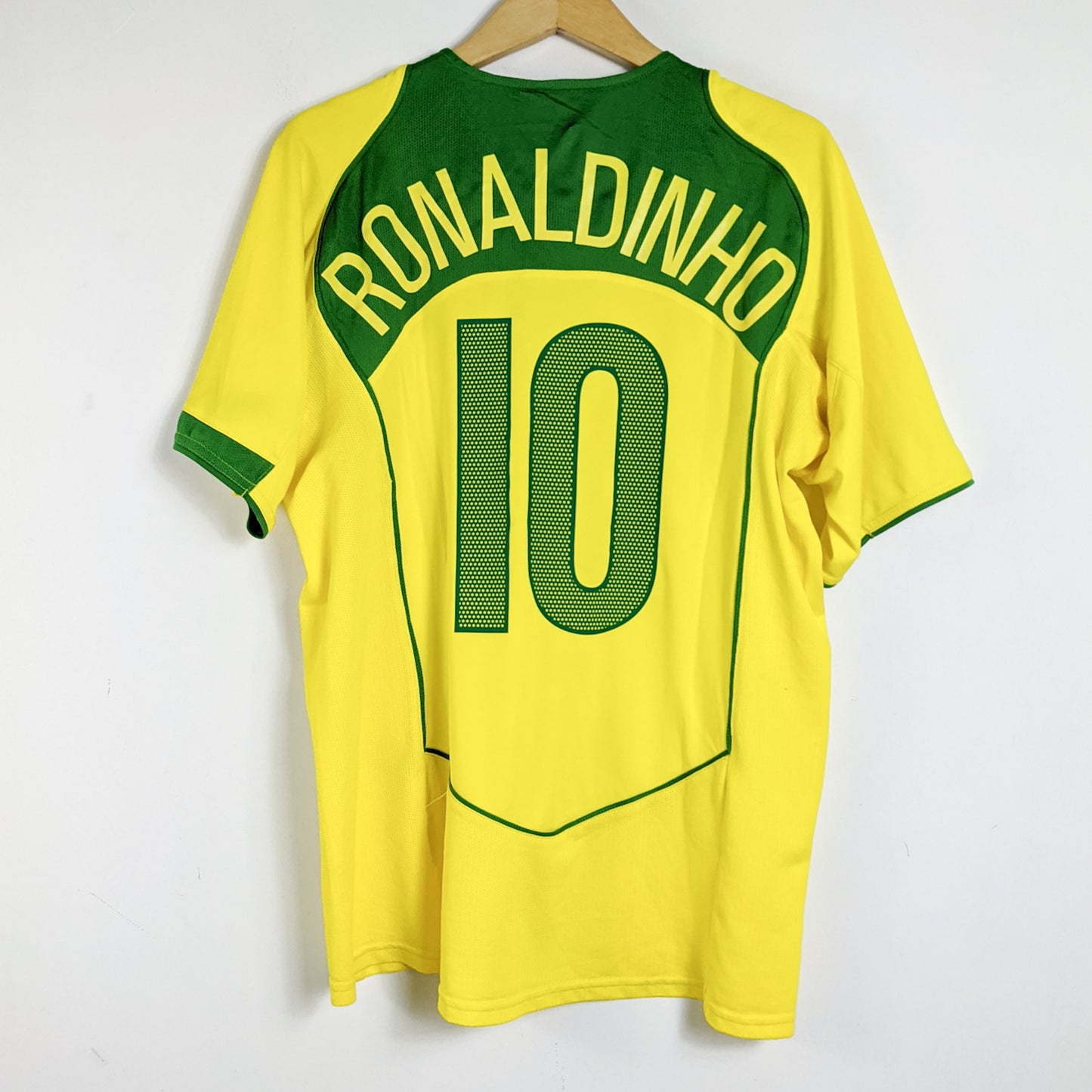 Original Brazil 2004 Home - Ronaldinho #10 Size L