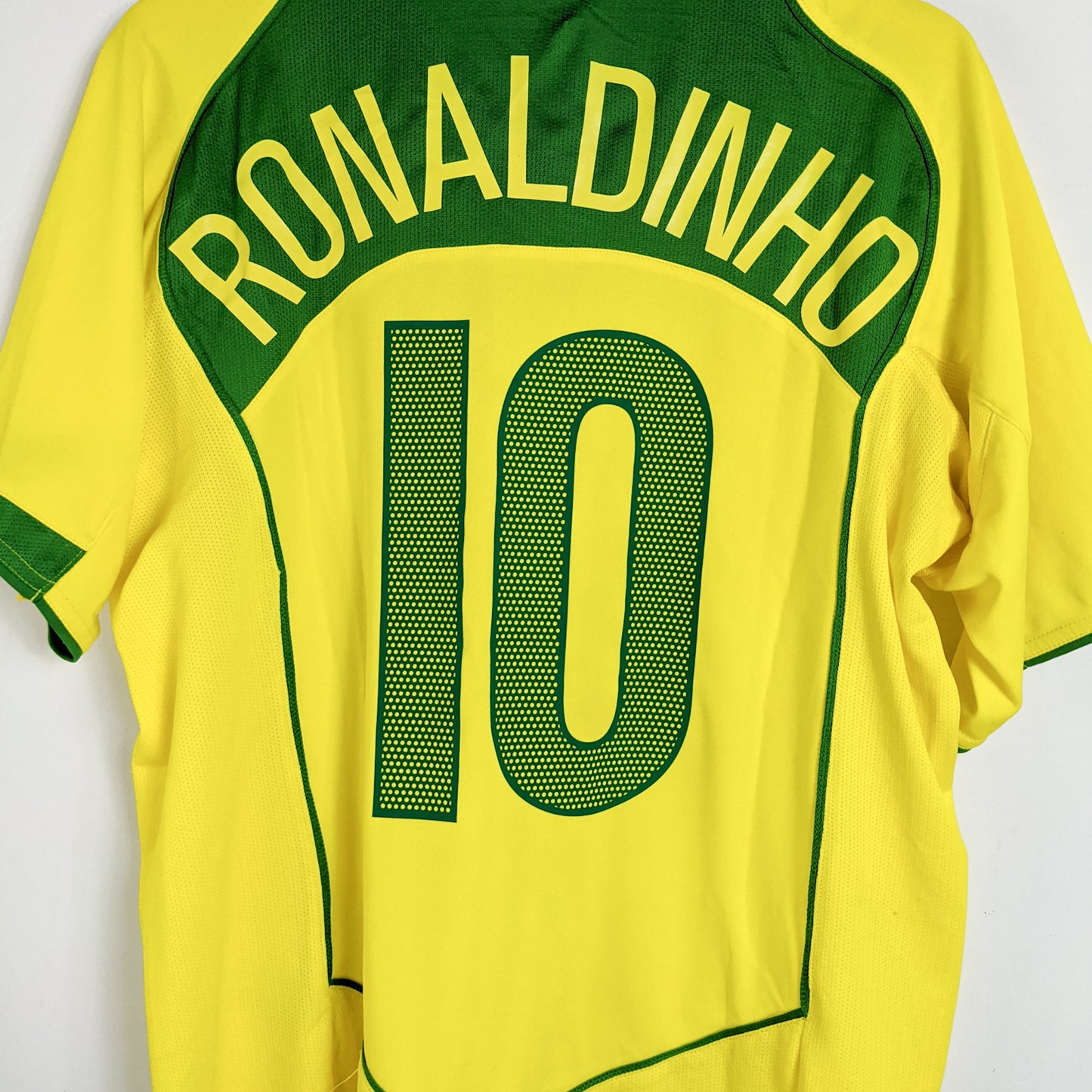Original Brazil 2004 Home - Ronaldinho #10 Size L
