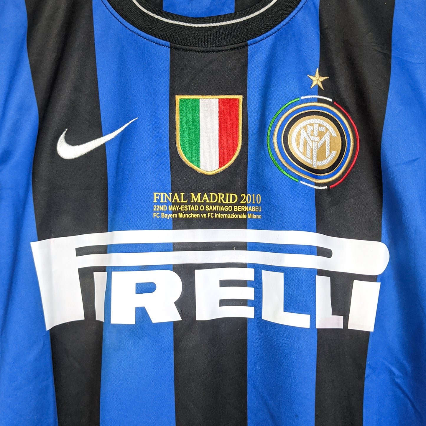 Original Inter Milan 2009/10 Home - Milito #22 Size M (Basic/Stadium Version)