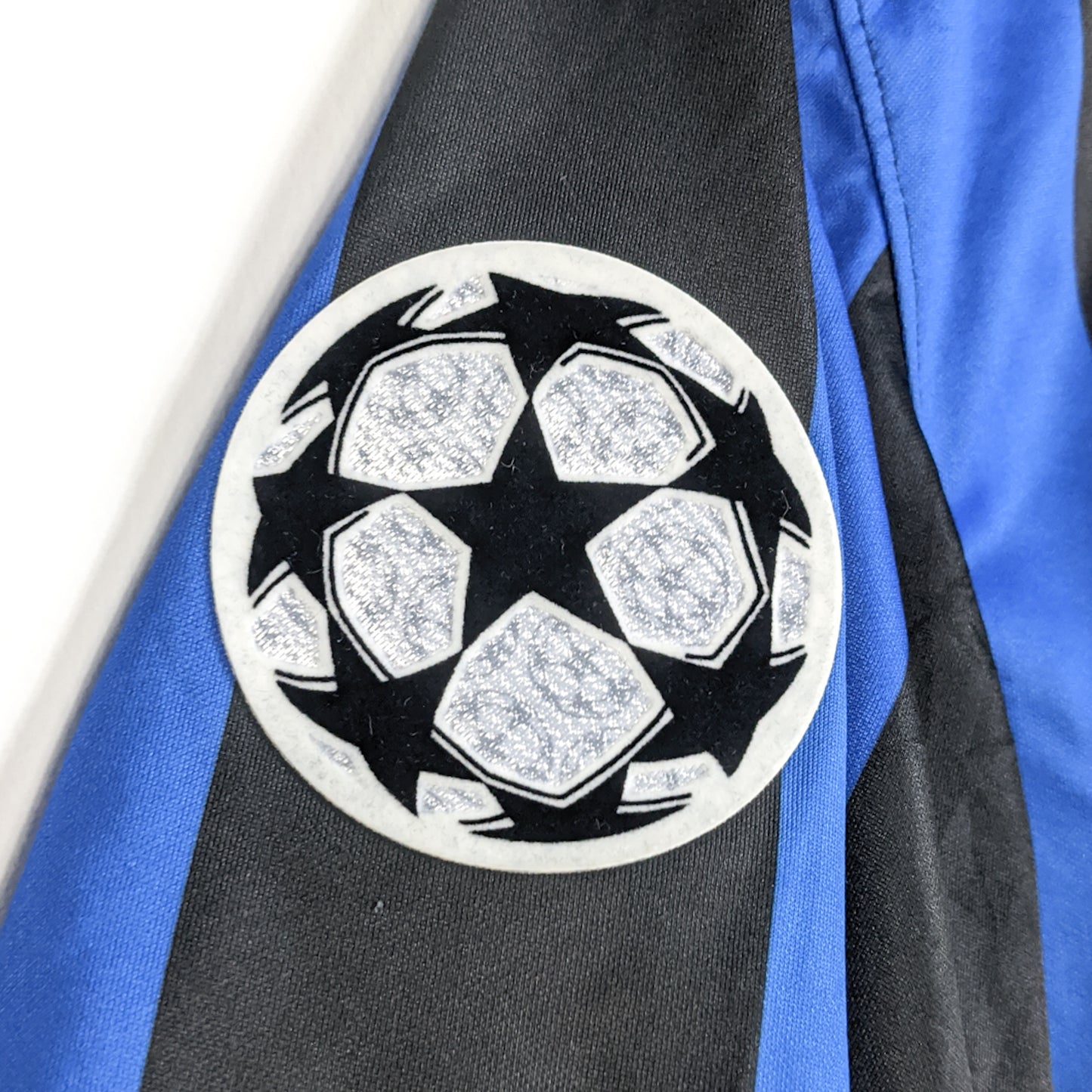 Original Inter Milan 2009/10 Home - Milito #22 Size M (Basic/Stadium Version)