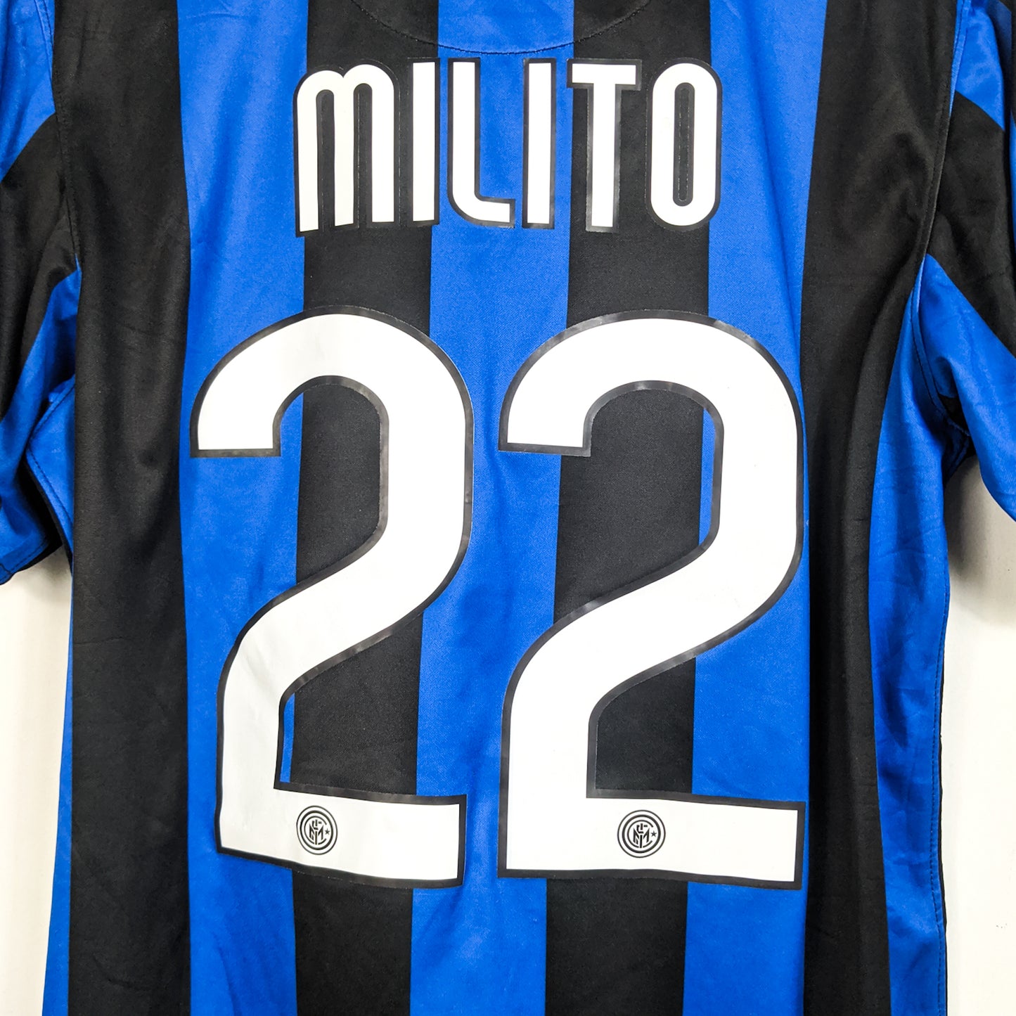 Original Inter Milan 2009/10 Home - Milito #22 Size M (Basic/Stadium Version)