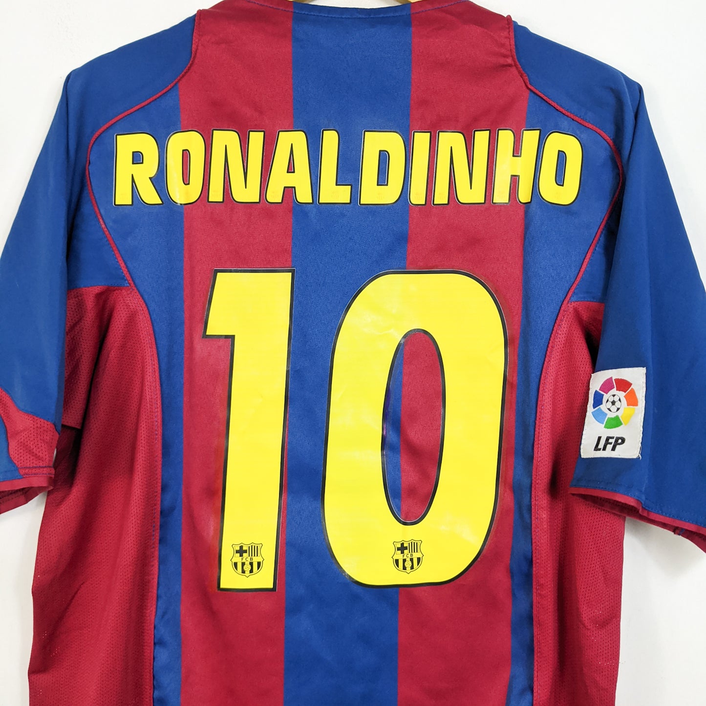 Original Barcelona 2004/05 Home - Ronaldinho #10 Size L