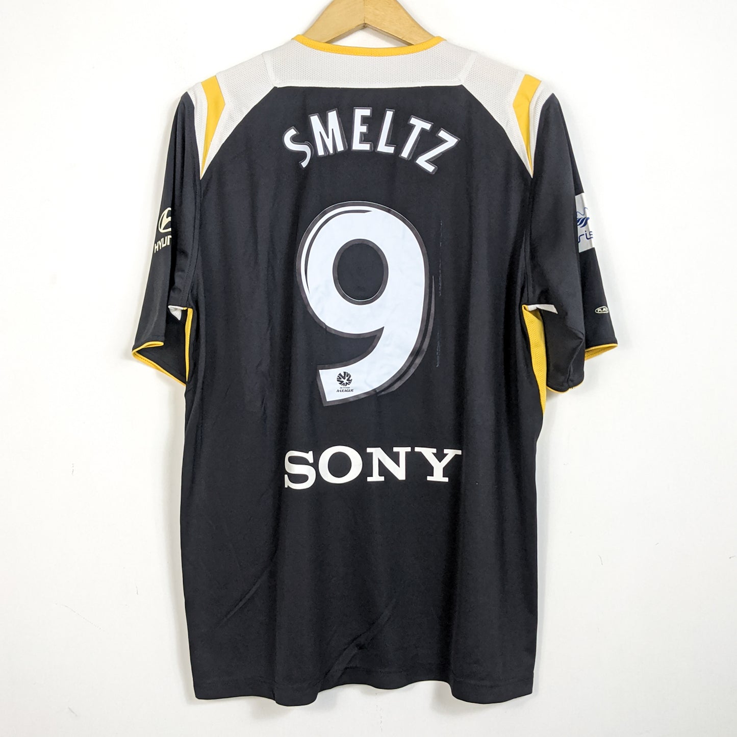 Original Wellington Phoenix 2007/09 Home - Smeltz #9 Size L