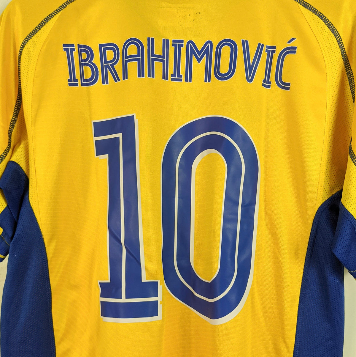 Original Sweden 2003/04 Home - Ibrahimovic #10 Size M