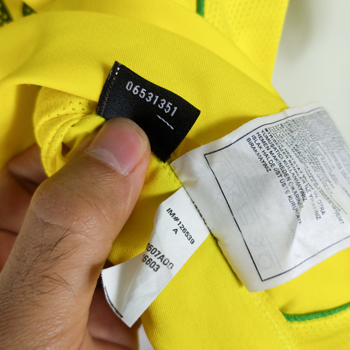 Original Brazil 2004 Home - Ronaldinho #10 Size M