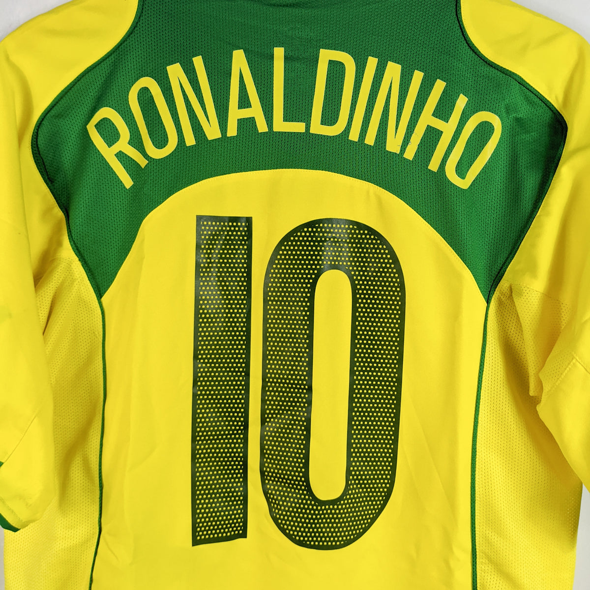 Original Brazil 2004 Home - Ronaldinho #10 Size M
