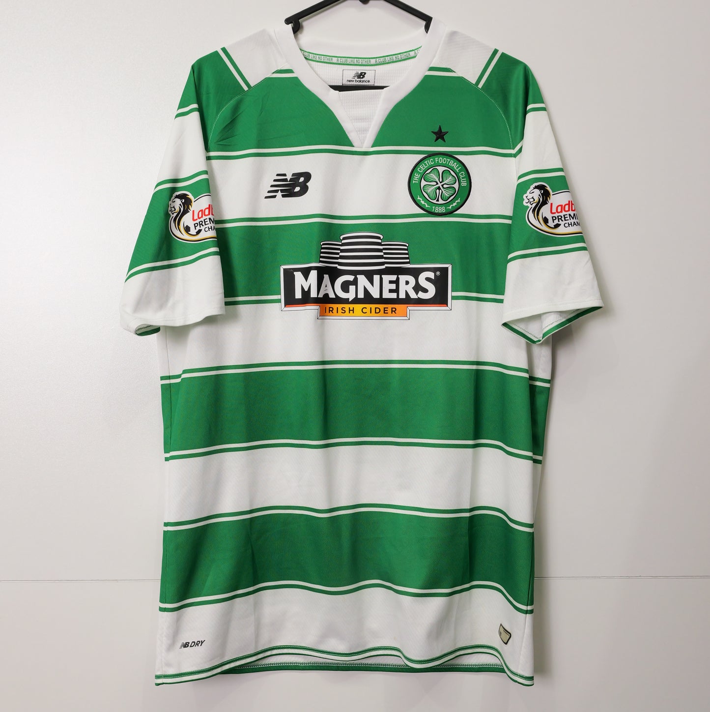 Authentic Celtic 2014/16 Home - Rogic #18 Size M