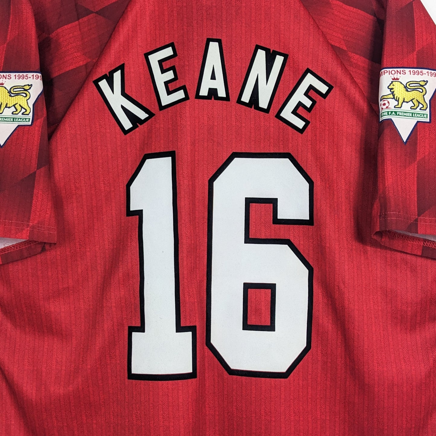 Authentic Manchester United 1996 Home - Keane #16 Size L