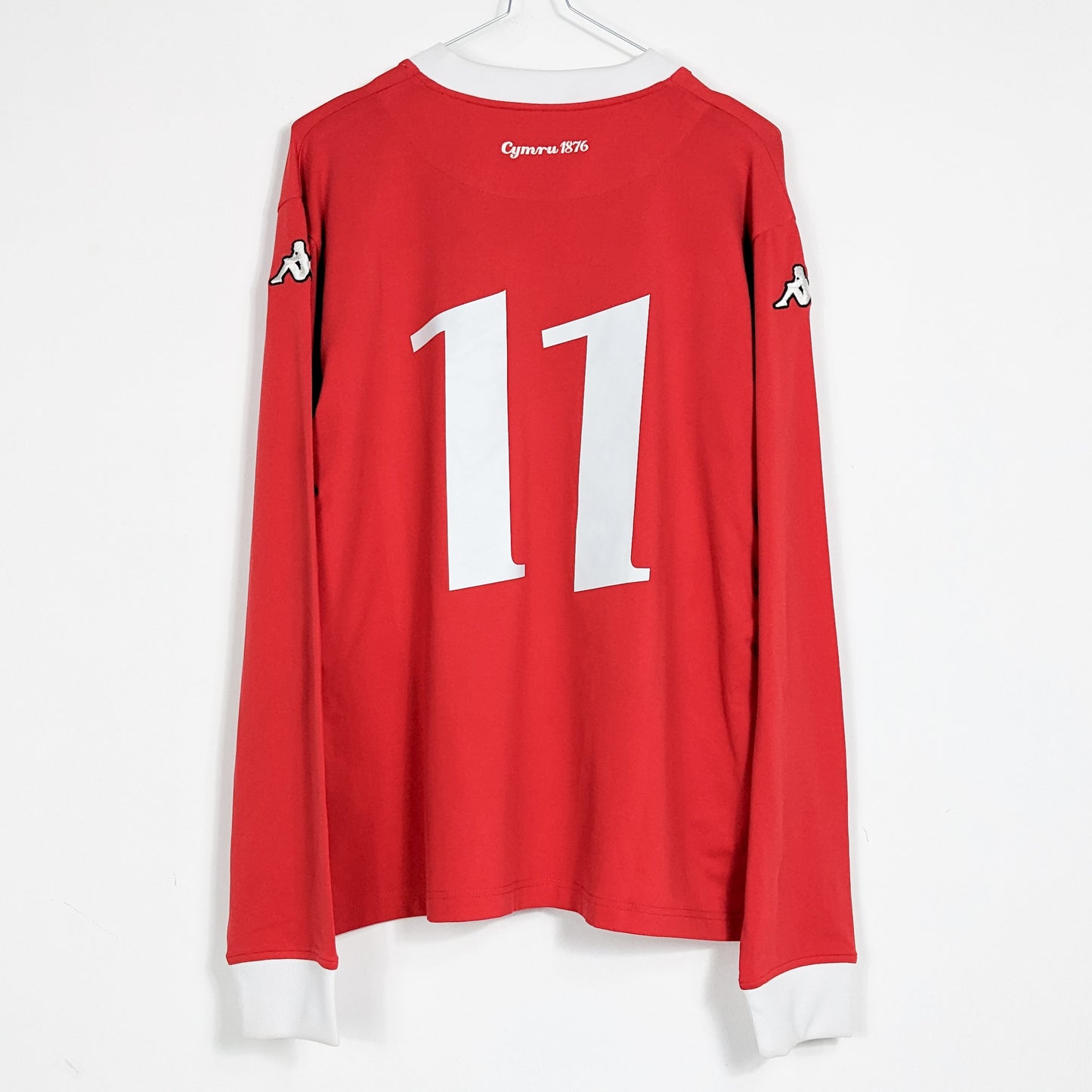 Authentic Wales 2006/2008 Home - Giggs #11 Size XL (Long sleeve)