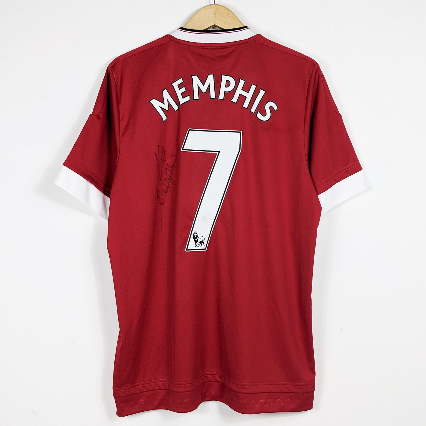 Authentic Manchester United 2015/2016 Home - Memphis Depay #7 Size L (With signatured)