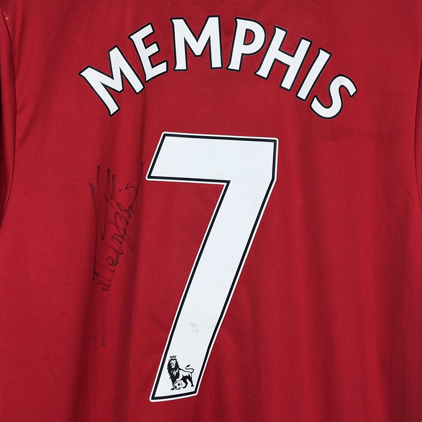 Authentic Manchester United 2015/2016 Home - Memphis Depay #7 Size L (With signatured)