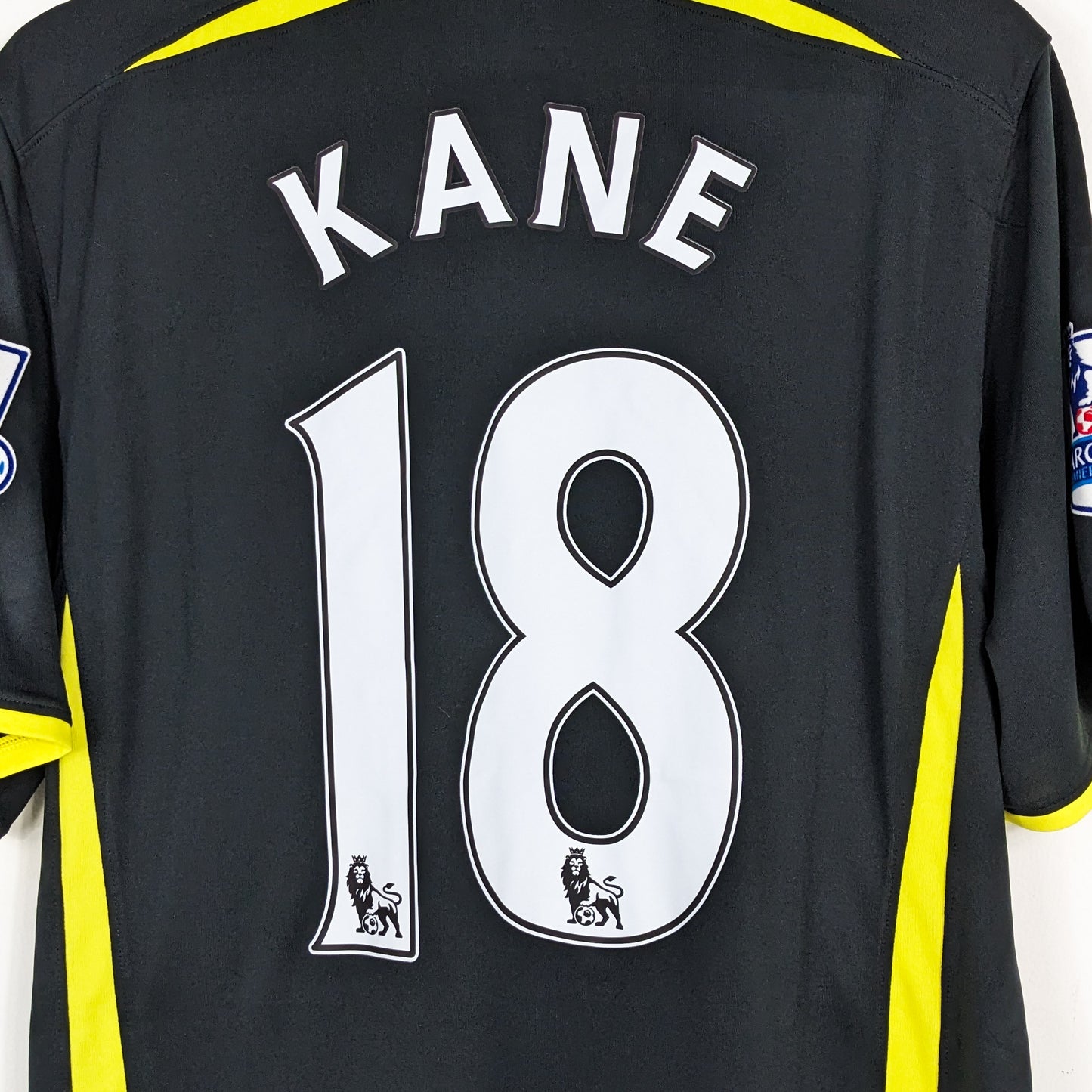 Authentic Tottenham 2015/2016 Away - Kane #18 Size L (With tags)