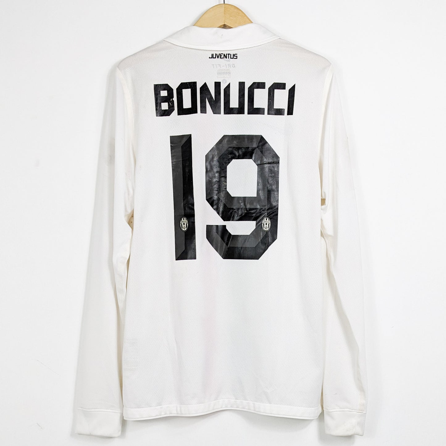 Authentic Juventus 2010/2011 Away - Bonucci #19 Size L (Long Sleeve) (Player Issue)