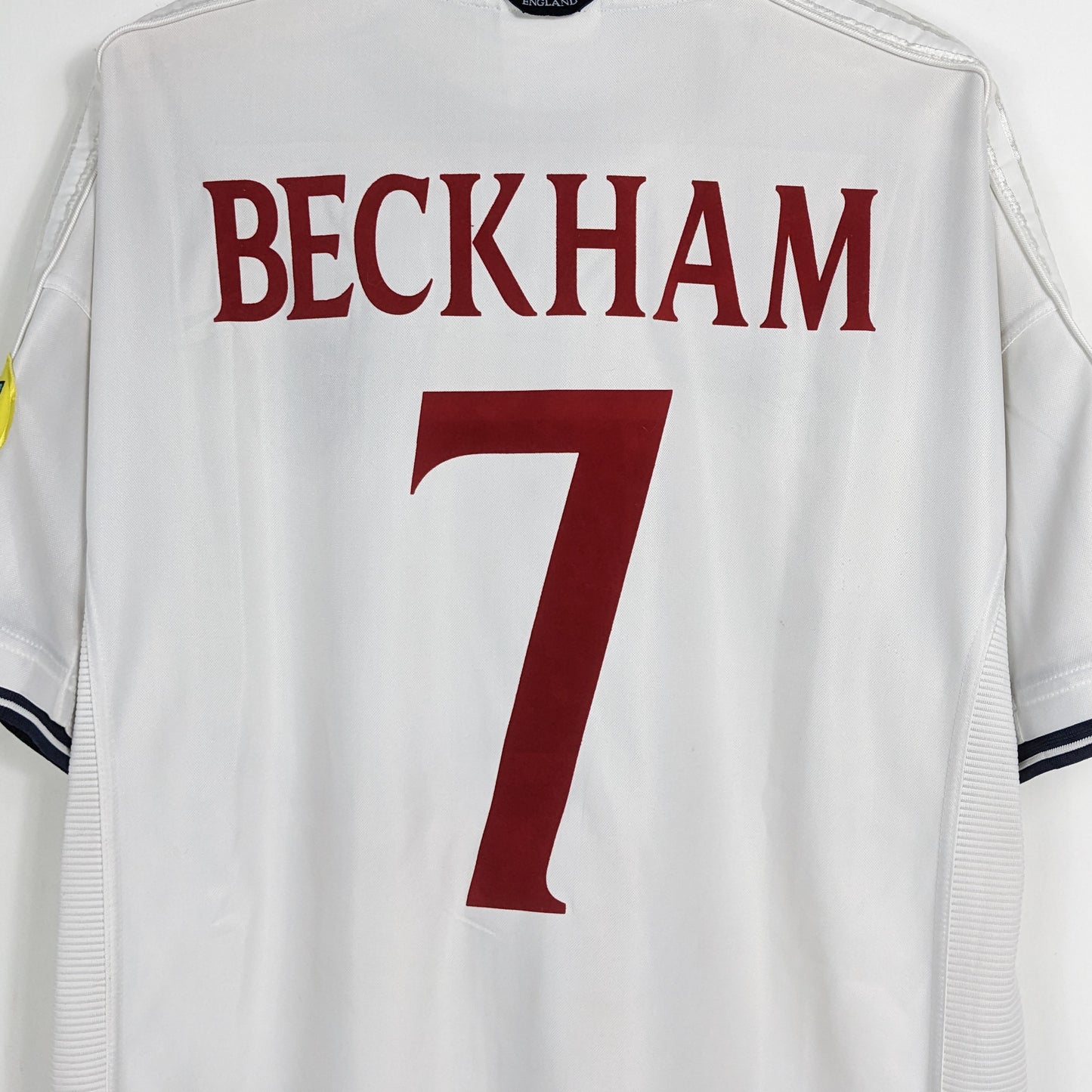 Authentic England 2000 Home - Beckham #7 Size XXL (Euro)