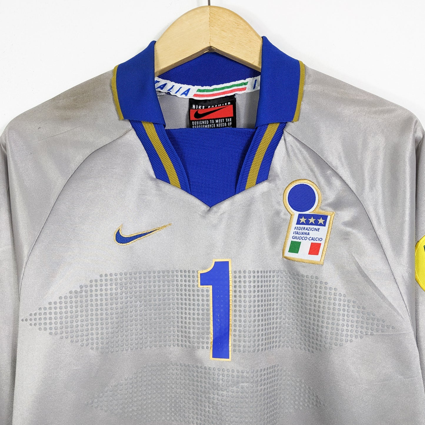 Authentic Italy 1996/97 GK - Peruzzi #1 Size S (Long sleeve)