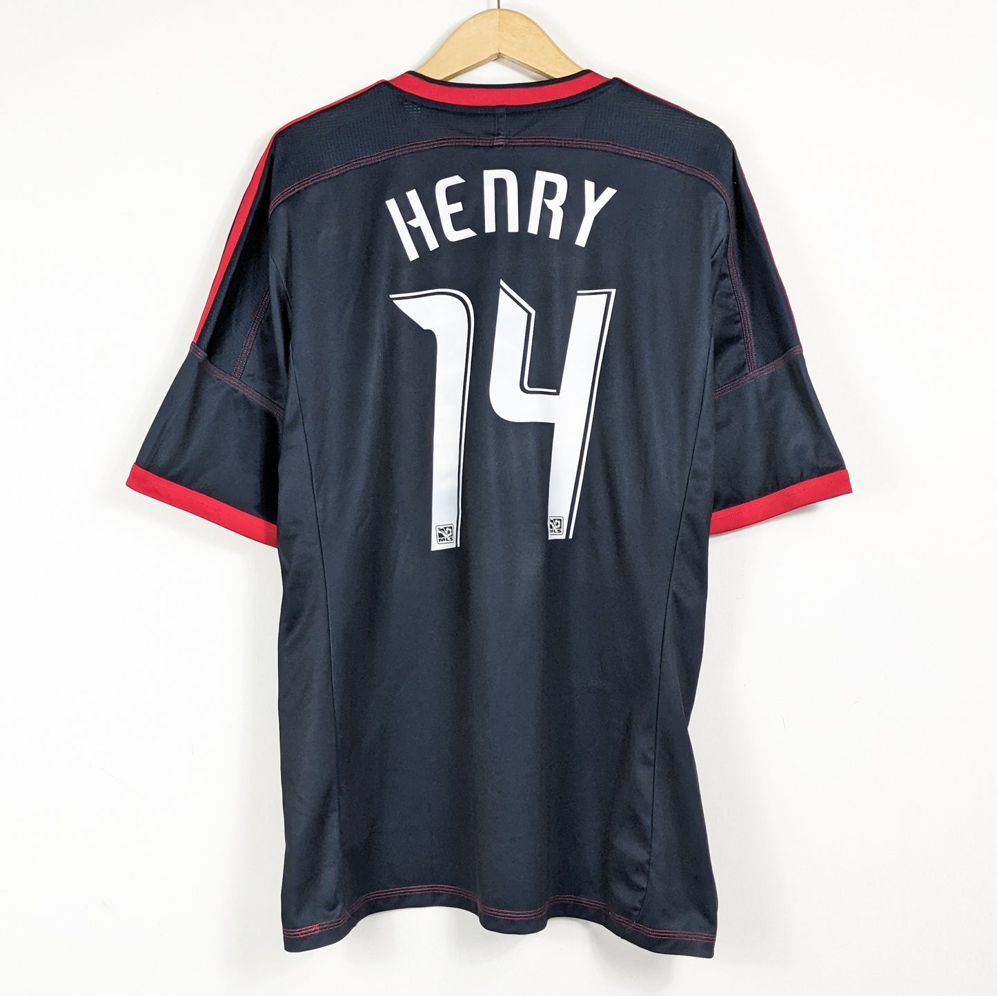 Authentic Red Bull Salzburg 2011/12 Away - Henry #14 Size XL