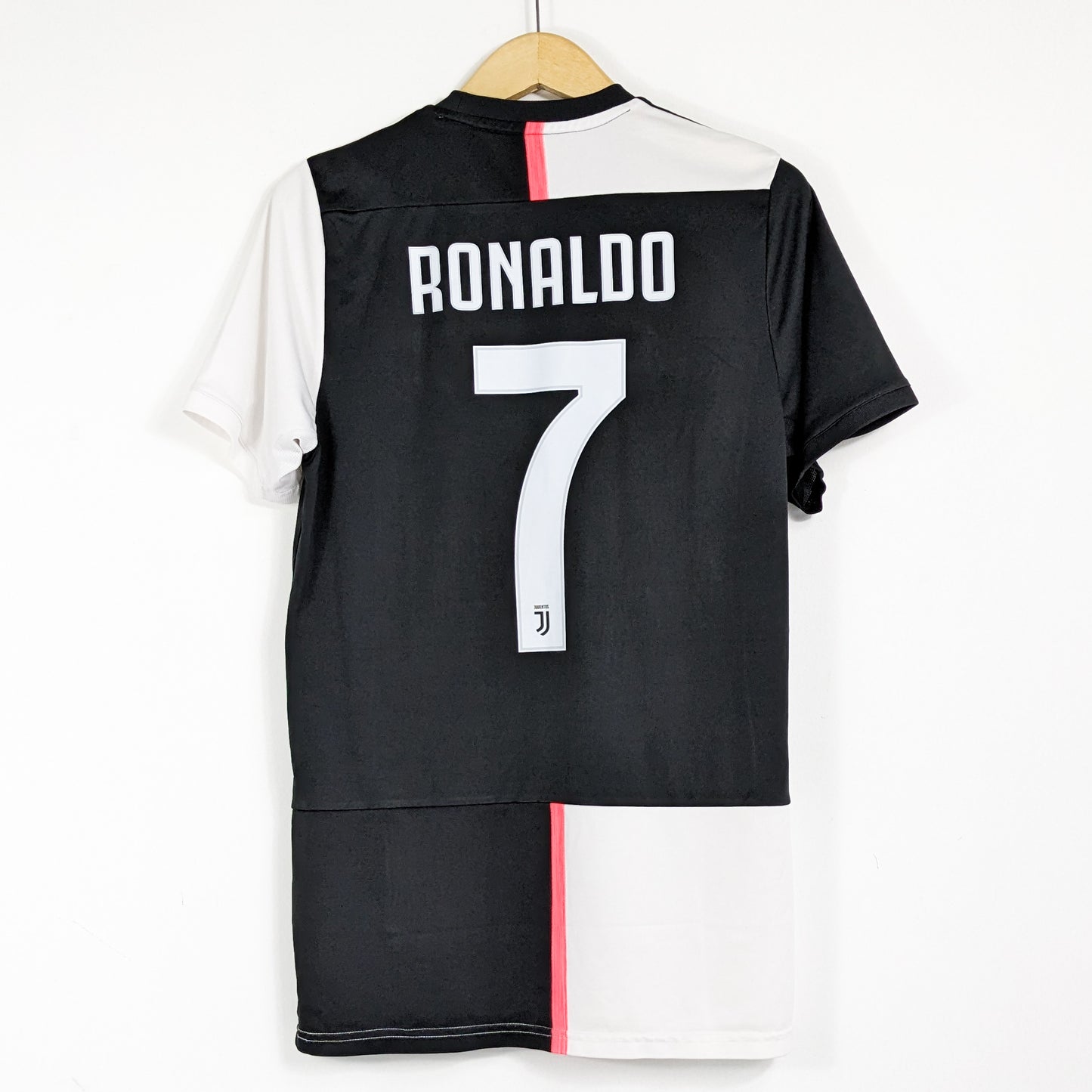 Authentic Juventus 2019/20 Home - Ronaldo #7 Size M fit S