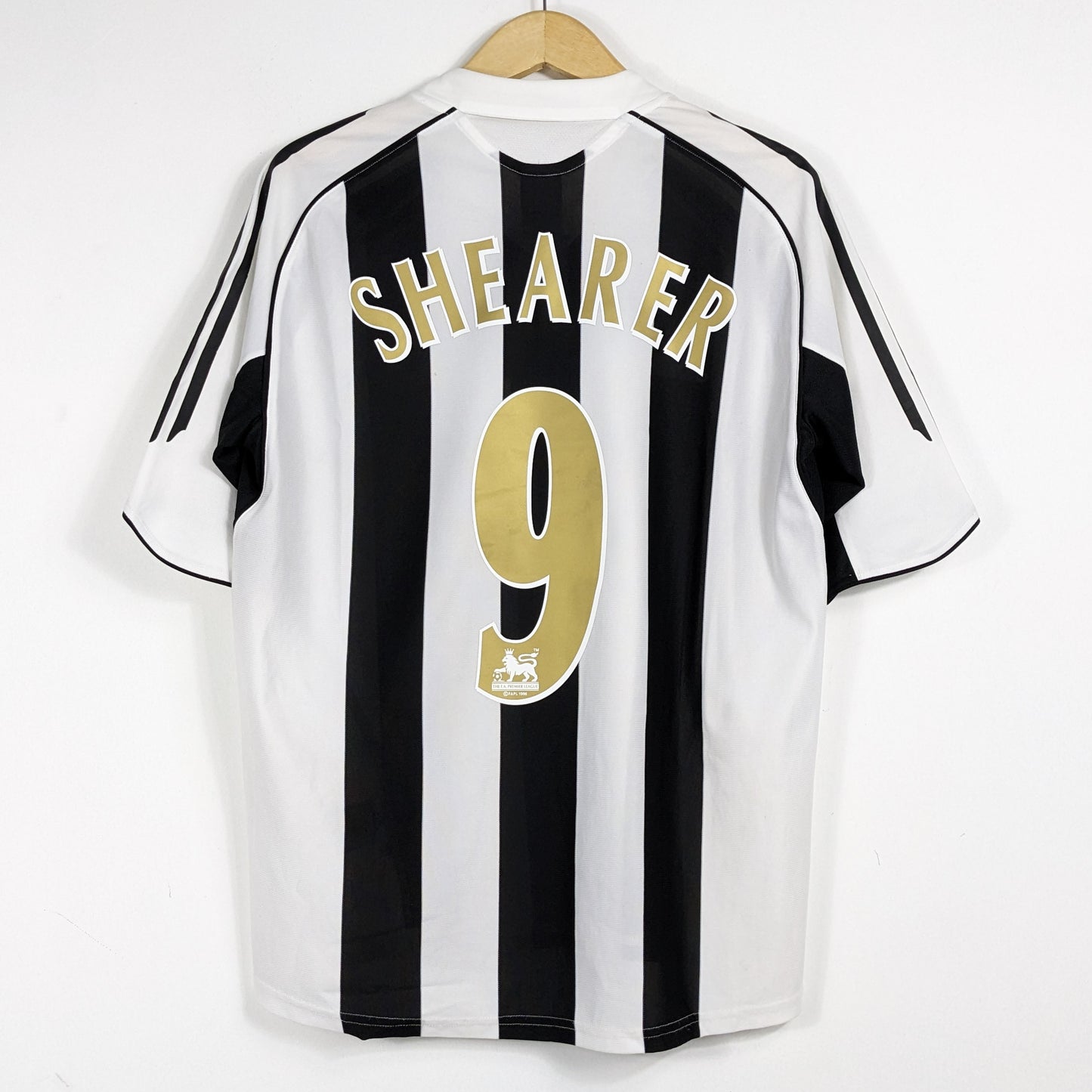 Authentic Newcastle 2005/06 Home - Shearer #9 Size M fit L