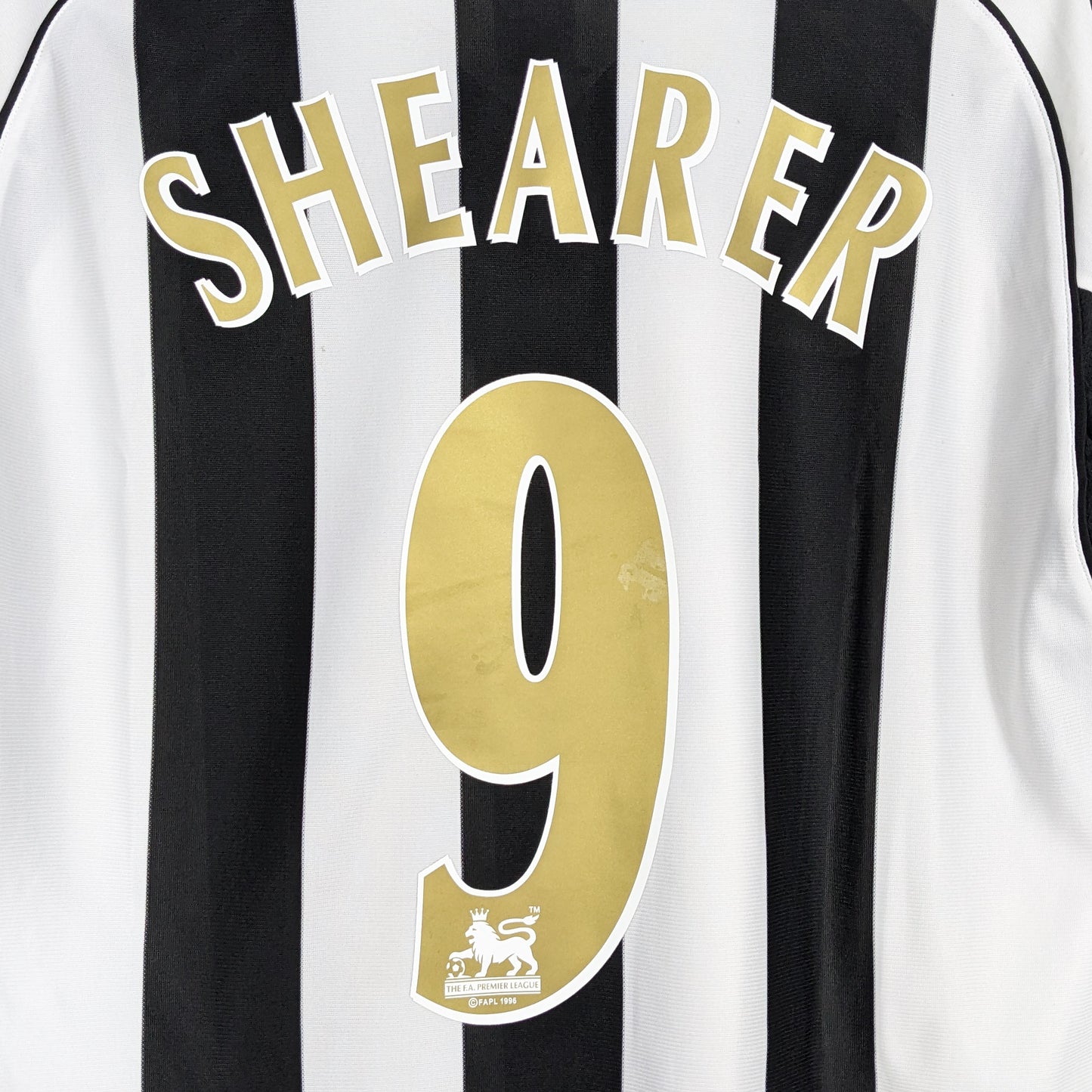 Authentic Newcastle 2005/06 Home - Shearer #9 Size M fit L