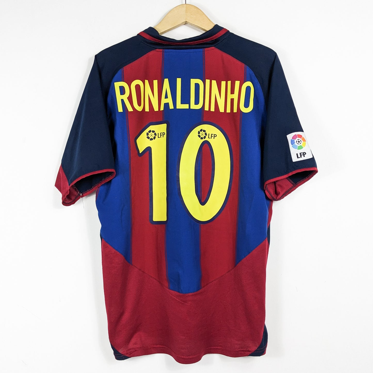 Authentic Barcelona 2003/04 Home - Ronaldinho #10 Size L