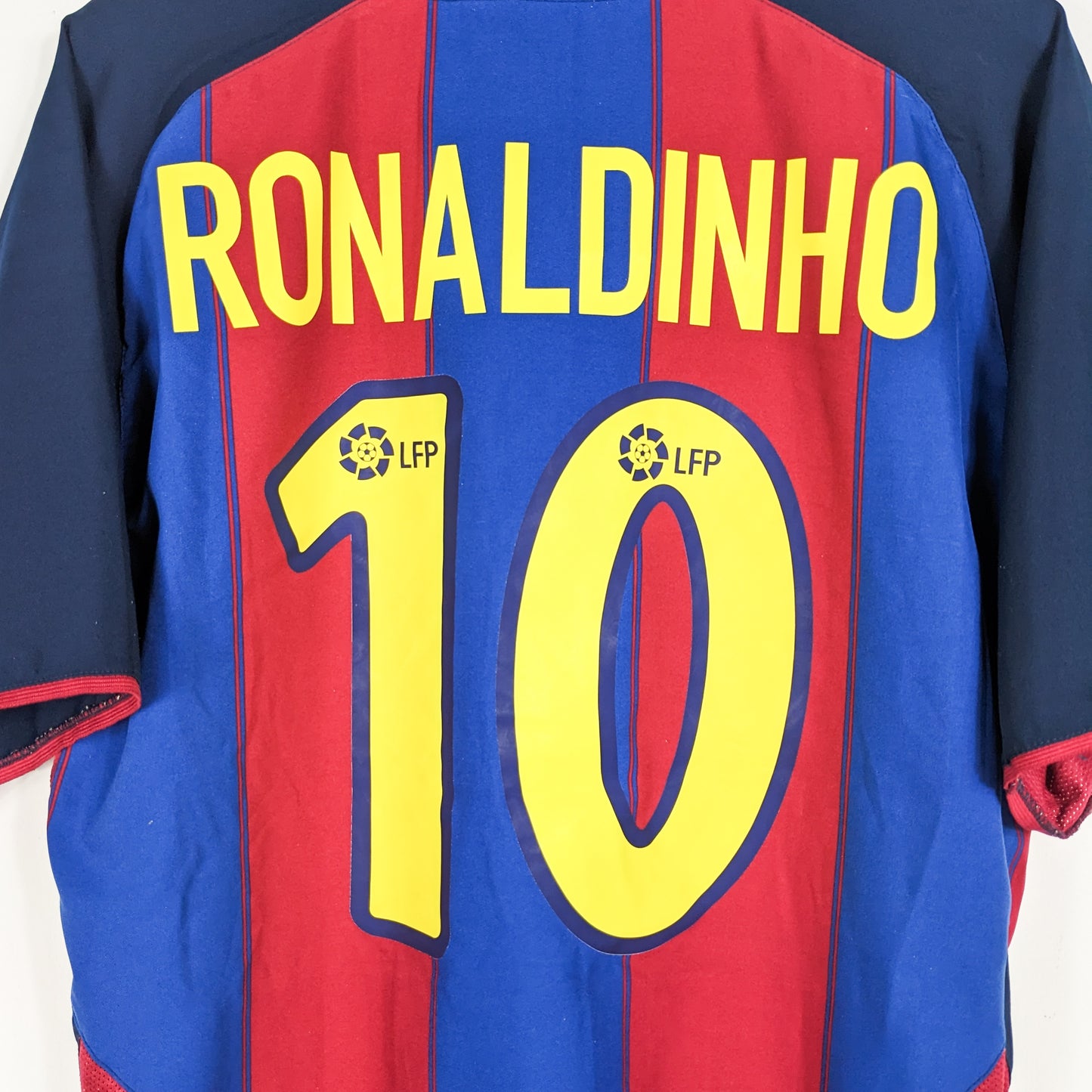 Authentic Barcelona 2003/04 Home - Ronaldinho #10 Size L