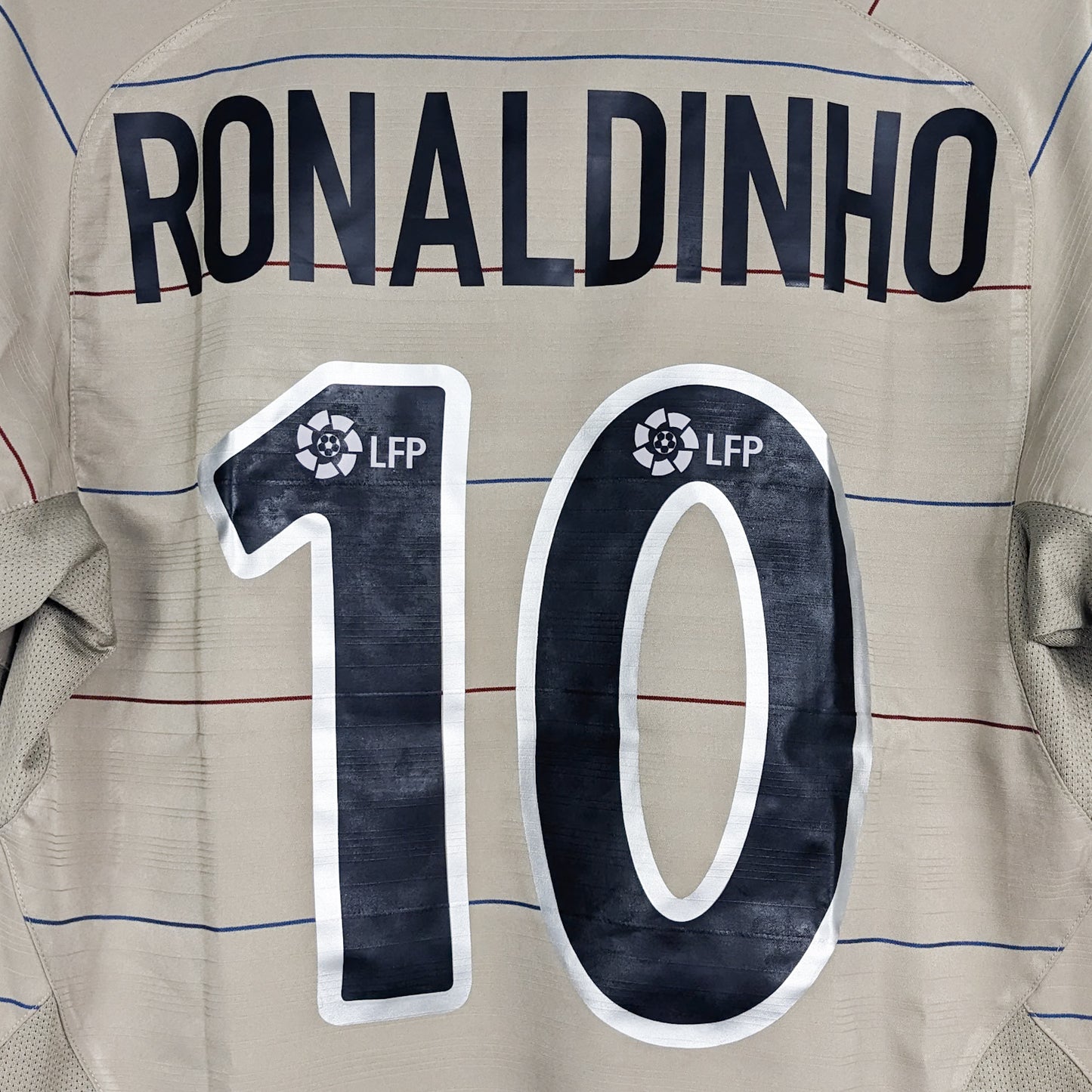 Authentic Barcelona 2003/04 Away - Ronaldinho #10 Size M