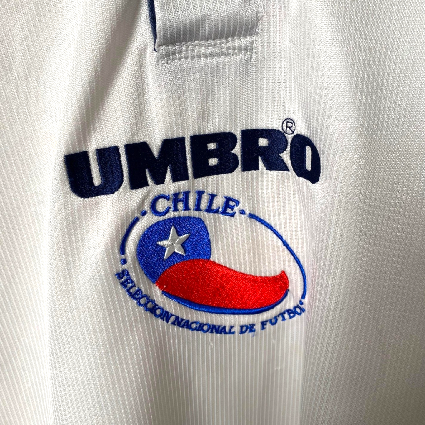 Authentic Chile 2000/02 Away - Size L (Long Sleeve)