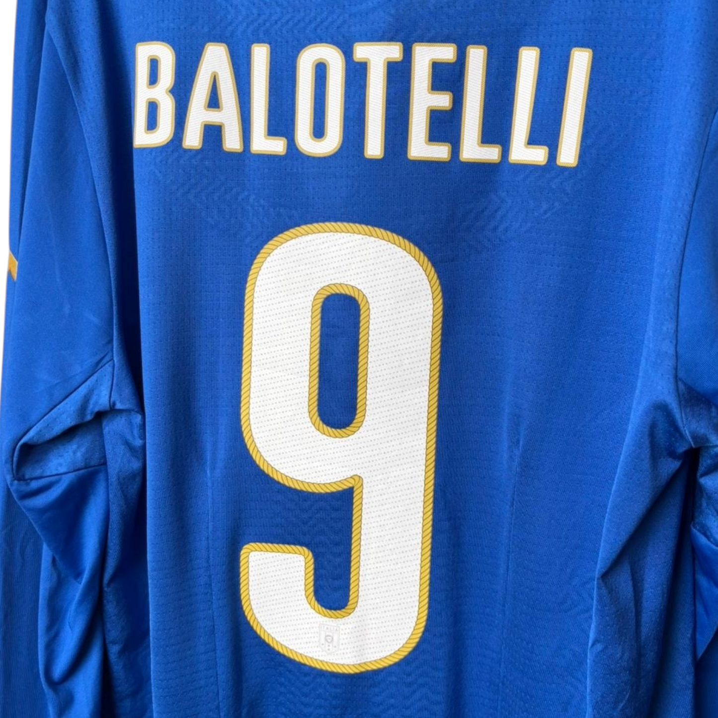 Original Italy 2014/15 Home - Balotelli #9 Size XXL fit M (Player Issue) (Long Sleeve)